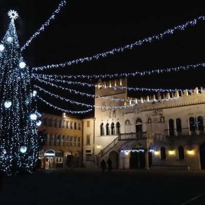 centro città addobbato con luminarie natalizie CGTE Noleggio